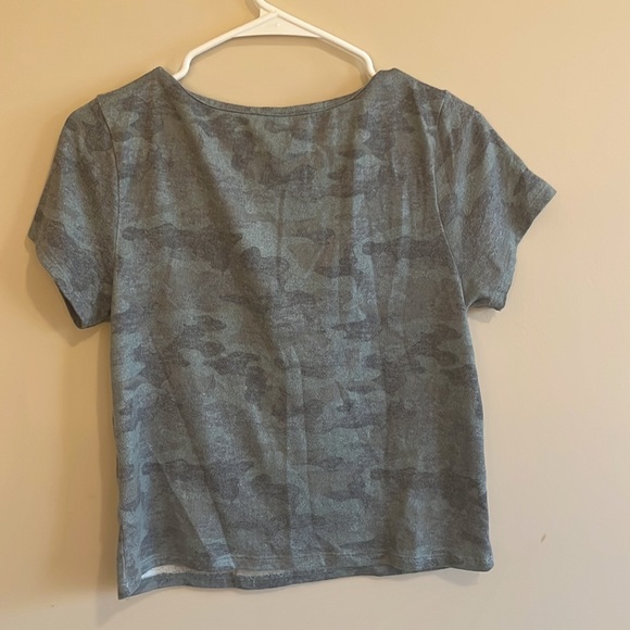Mudd camo lace up v neck - Picture 4 of 4